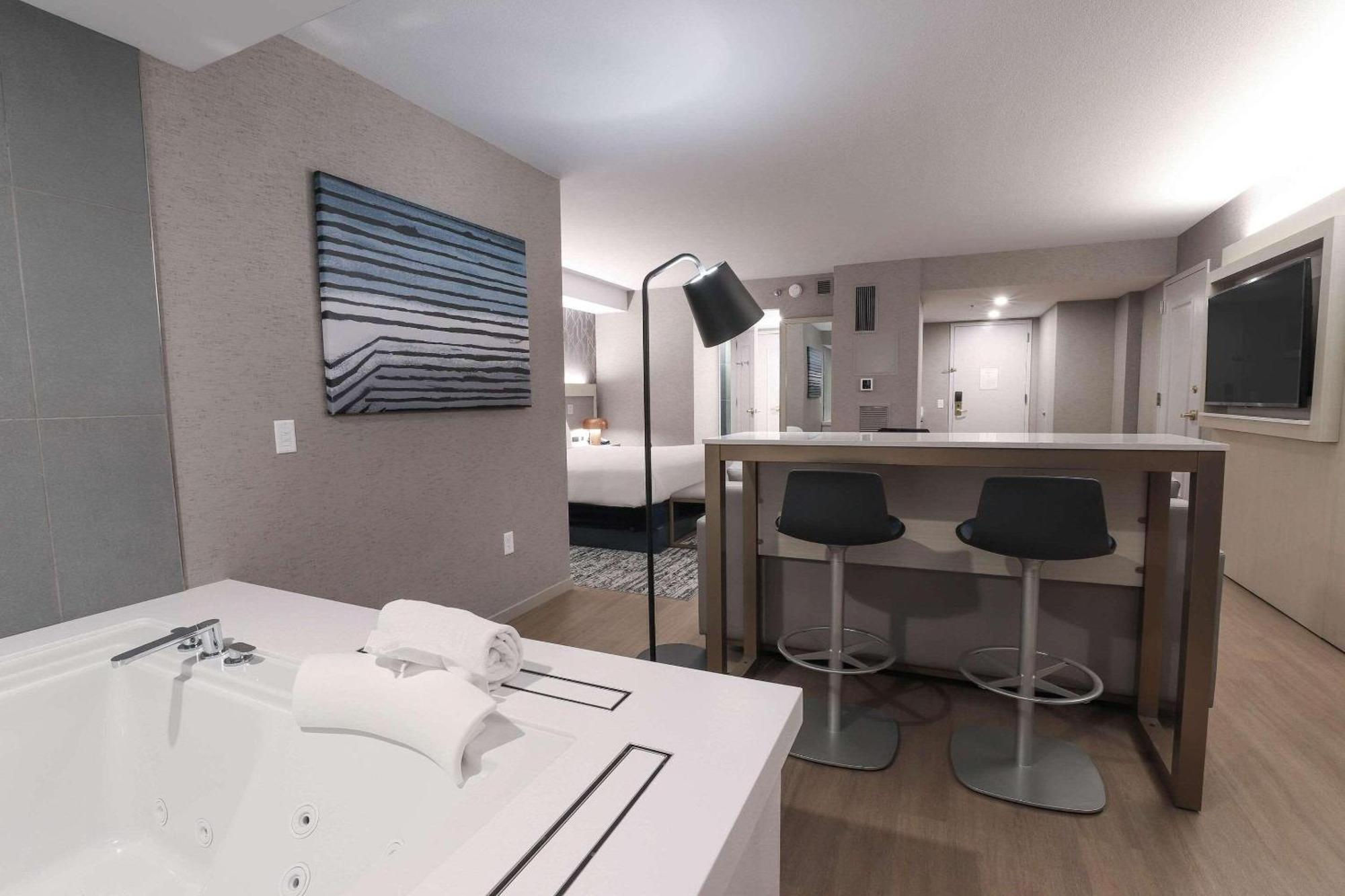 Radisson Plaza Hotel And Suites Kalamazoo Dış mekan fotoğraf